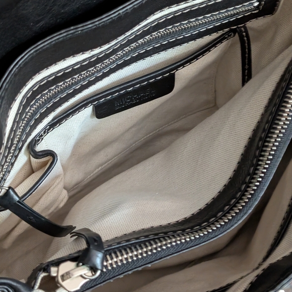 Michael Kors Black Leather Vintage Shoulder Bag - Picture 13 of 16